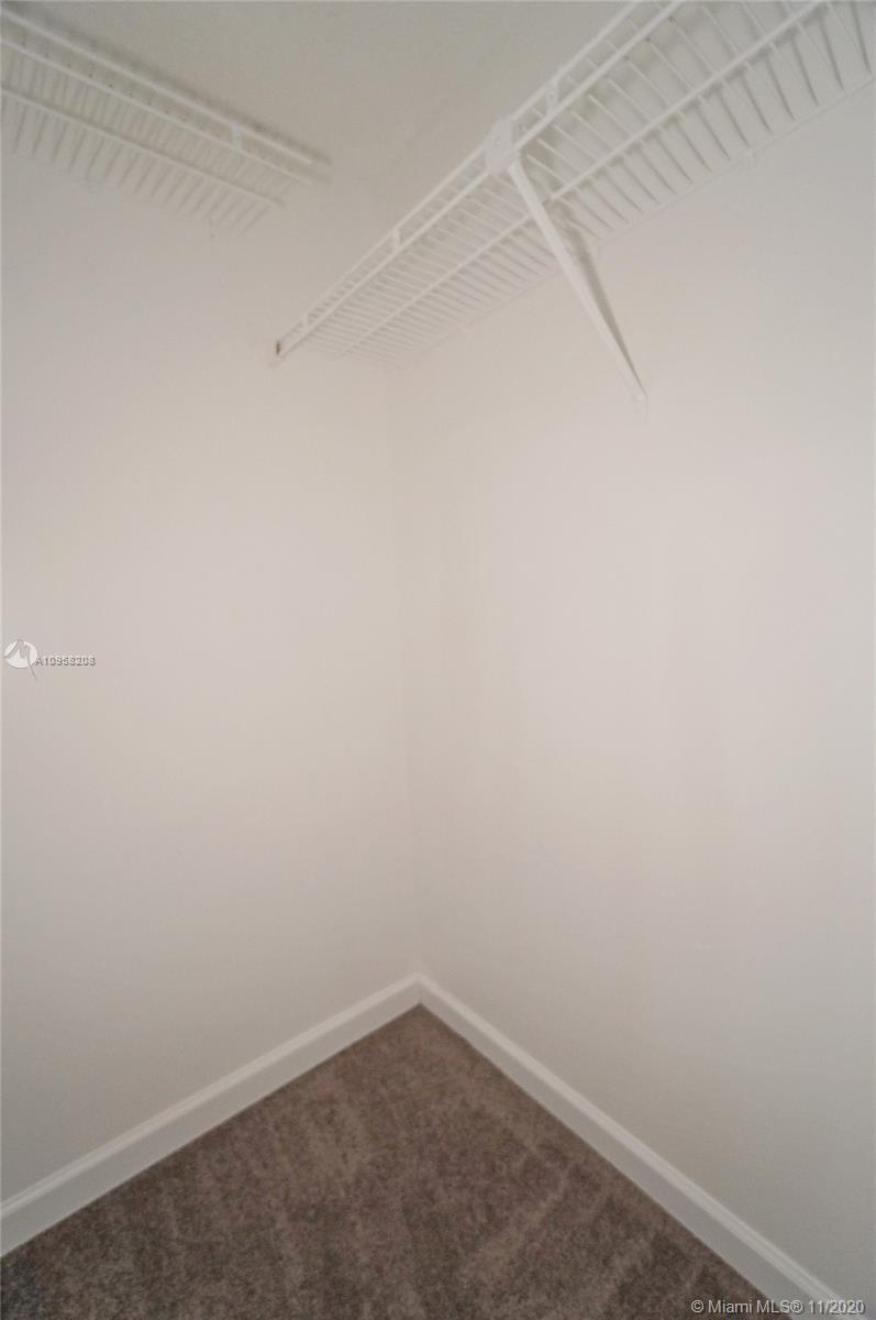 VILLAGE TOWNHOUSE POMPANO - Residential