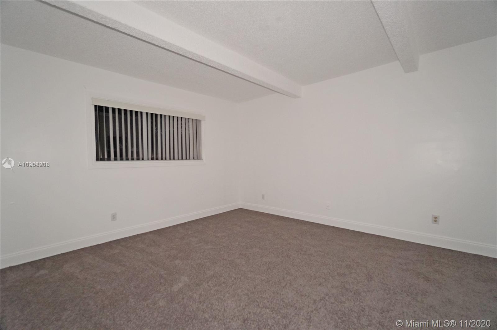 VILLAGE TOWNHOUSE POMPANO - Residential