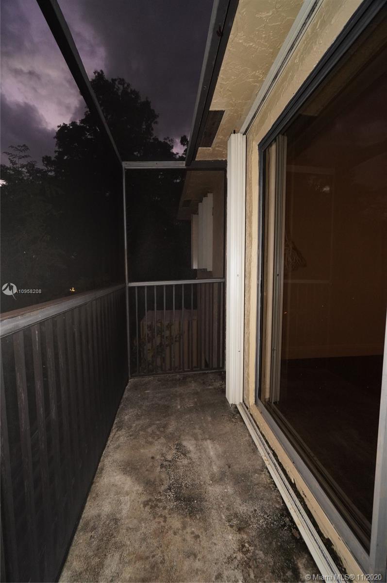 VILLAGE TOWNHOUSE POMPANO - Residential