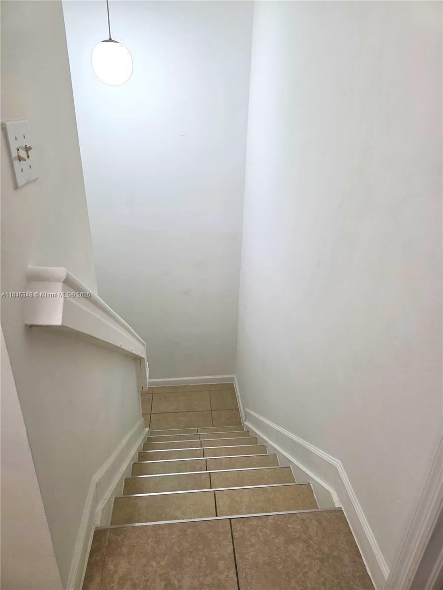 SILVER PALM HOMES - Residential Lease