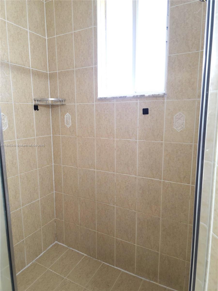 SILVER PALM HOMES - Residential Lease