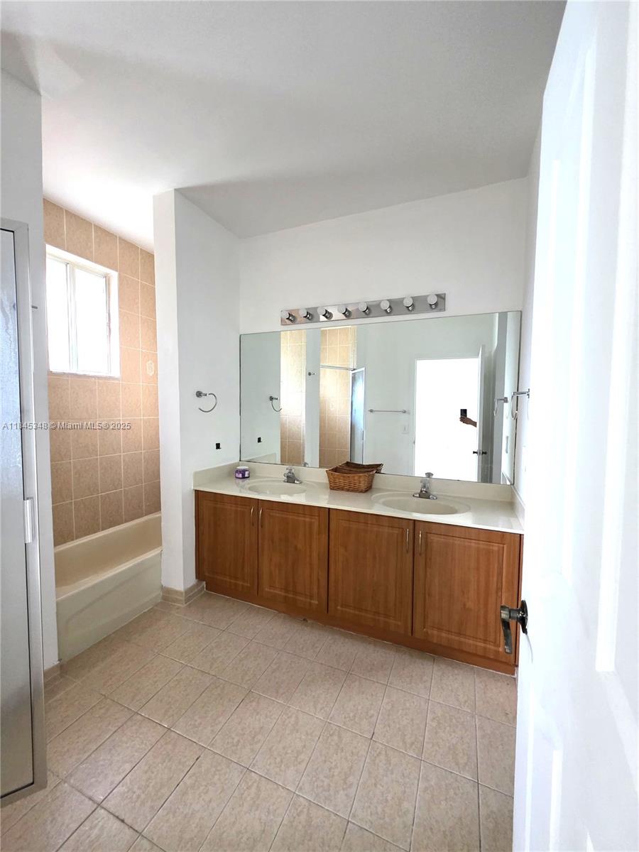 SILVER PALM HOMES - Residential Lease