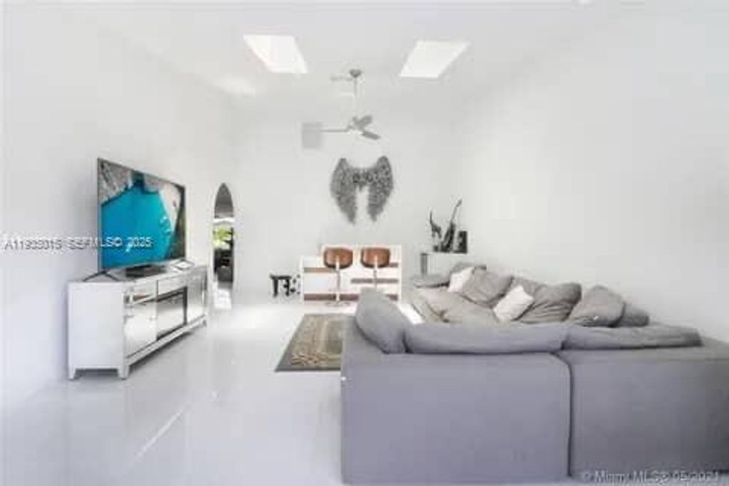 Photo of 270 SE 7th St #270, Dania Beach, FL 33004 (MLS # A11935015)