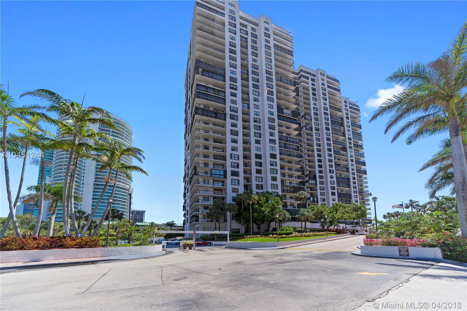 Brickell Bay House 1bedroom+1bath+1/2bath with magnificent open north water views of Biscayne Bay & Brickell skyline. 1040 SF under A/C includes the conveniently enclosed balcony. Featuring very spacious dinning & living areas. Building luxury amenities includes: 5 Tennis Courts, oversized pool, Fitness Center with Steam and Sauna, BBQ Area, Playroom, Sundry Shop, Beauty Salon, Party/Event Room, 24hr Security, Lobby & Valet Attendant and incredible service. An excellent place to live & play!