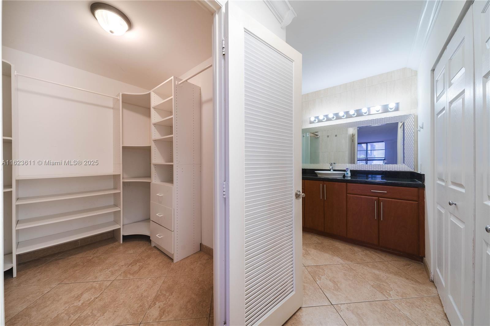 HALLMARK OF HOLLYWOOD CON - Residential