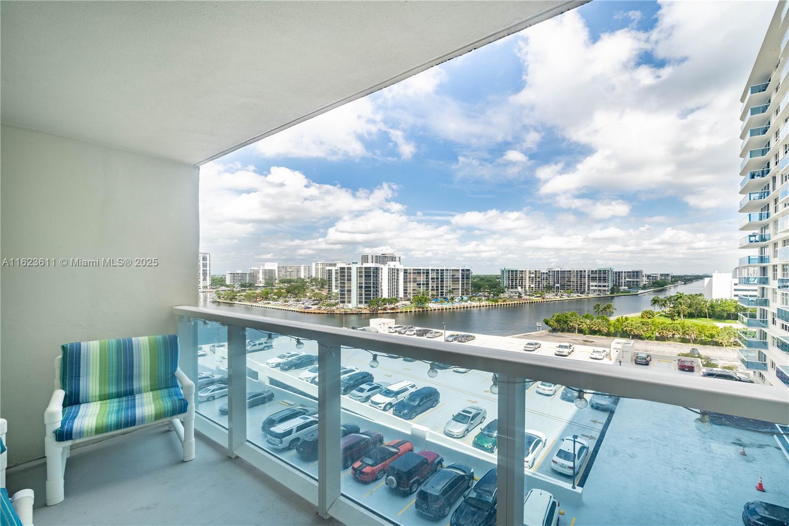 HALLMARK OF HOLLYWOOD CON - Residential