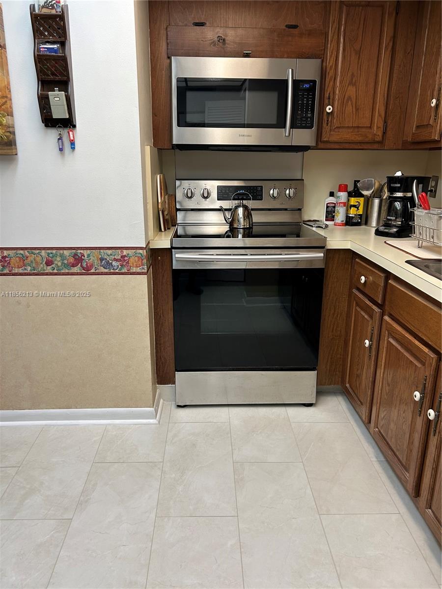 HAMPTON BEACH CLUB CONDO - Residential Lease