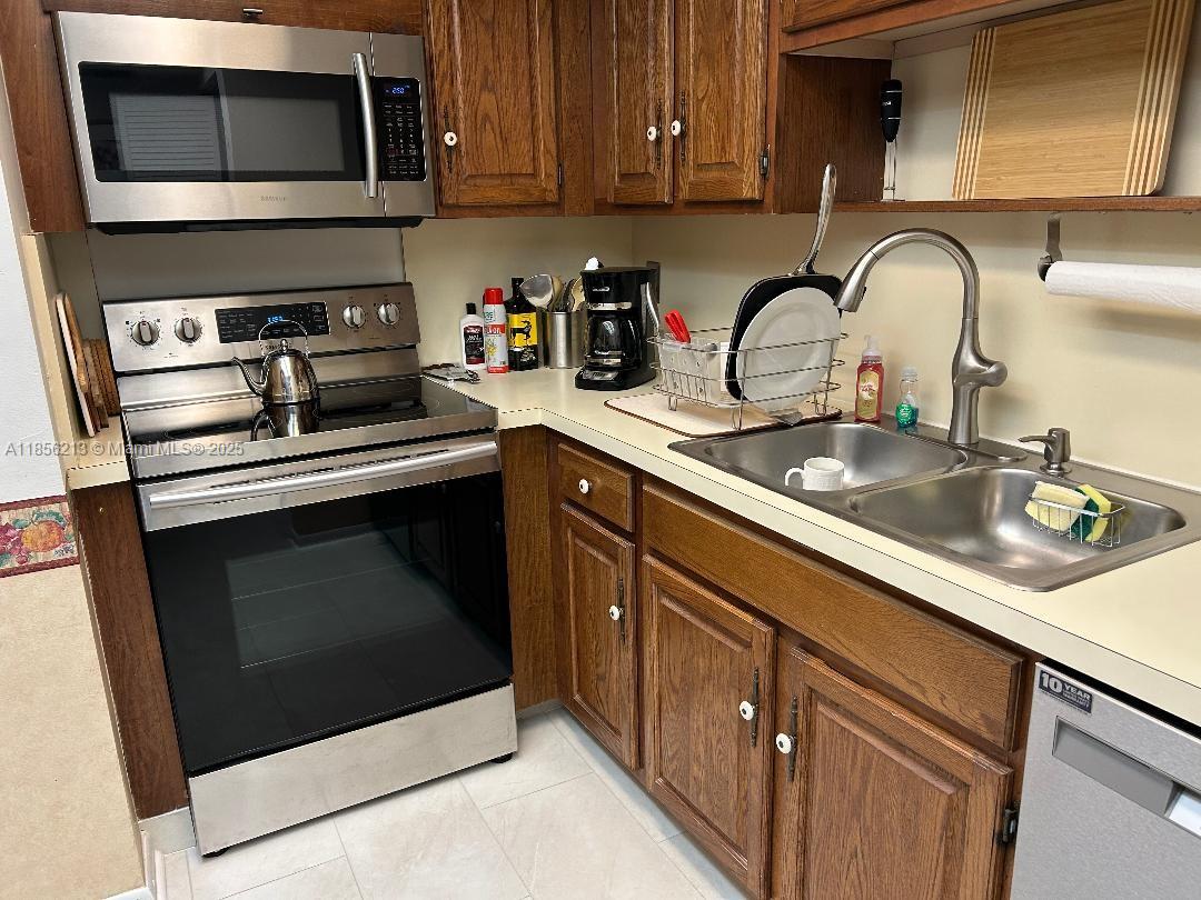 HAMPTON BEACH CLUB CONDO - Residential Lease