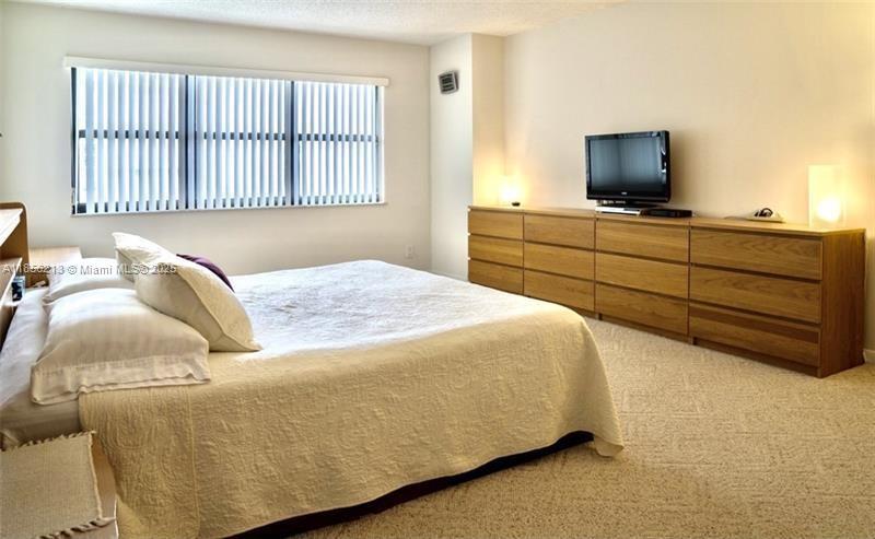 HAMPTON BEACH CLUB CONDO - Residential Lease