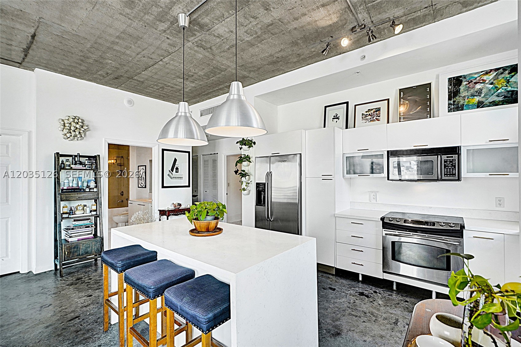 133 NE 2nd Ave 1013