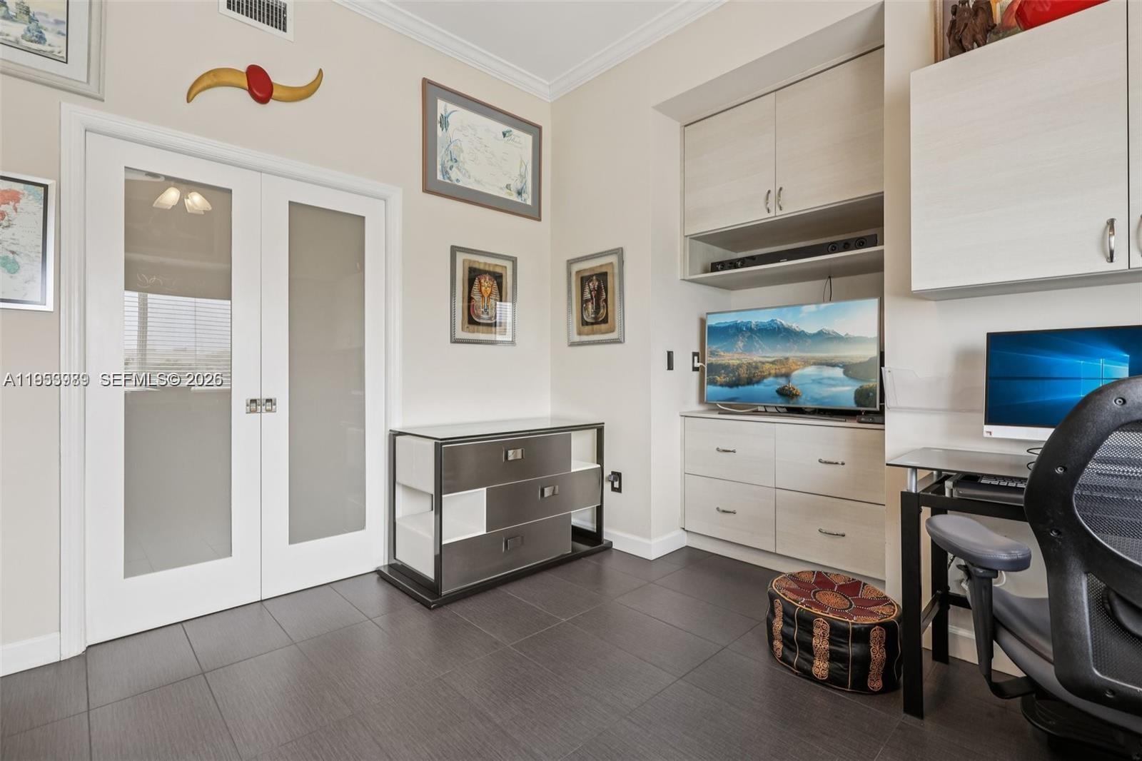 GRANVILLE CONDOMINIUM E - Residential