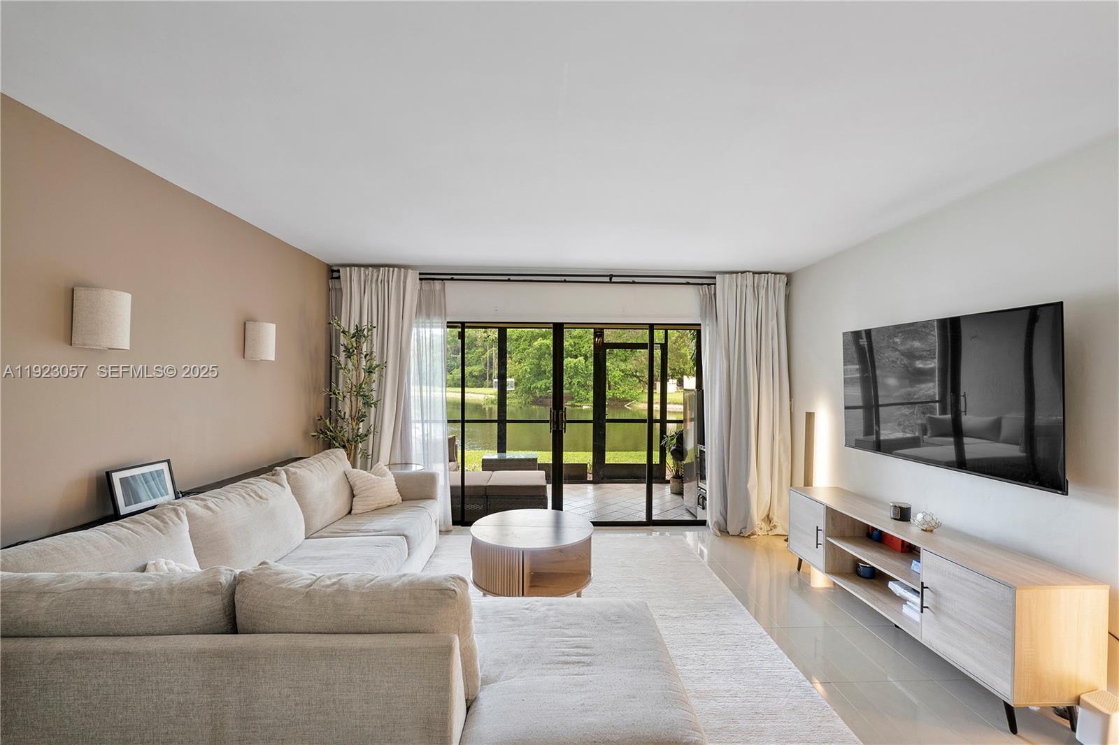 HAMMOCKS-LAKE FOREST COND - Residential