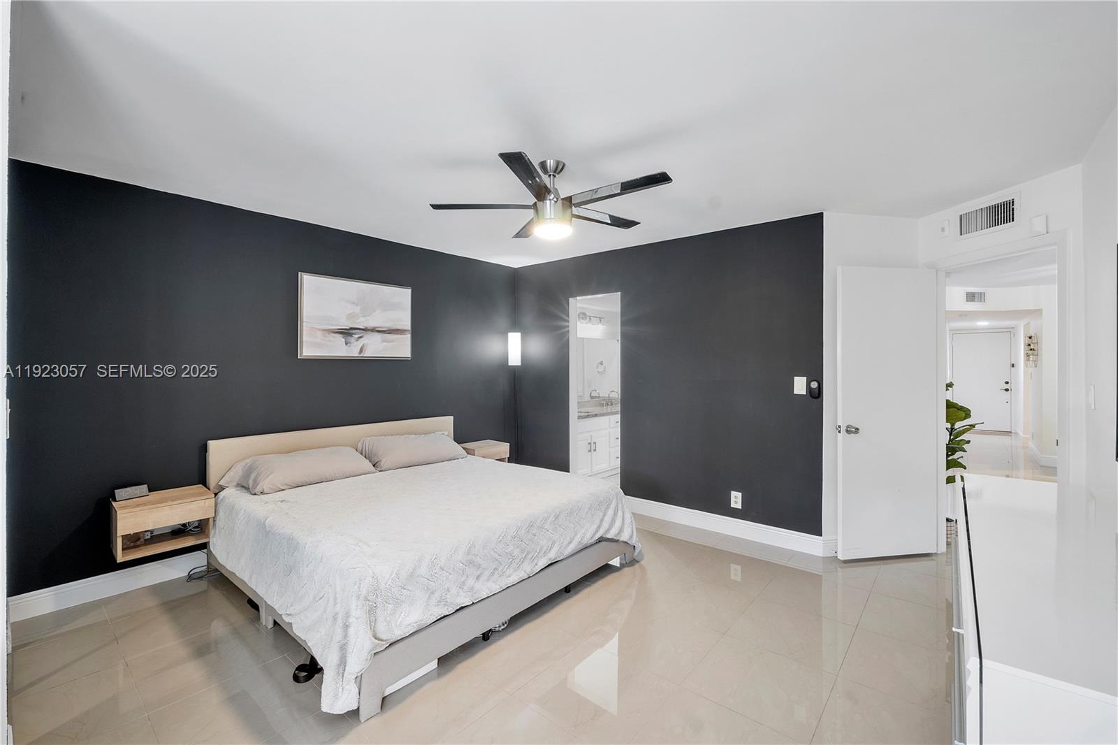 HAMMOCKS-LAKE FOREST COND - Residential