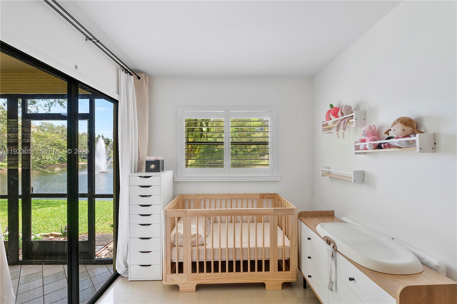 HAMMOCKS-LAKE FOREST COND - Residential