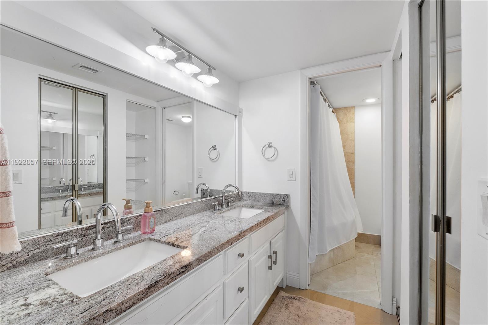 HAMMOCKS-LAKE FOREST COND - Residential