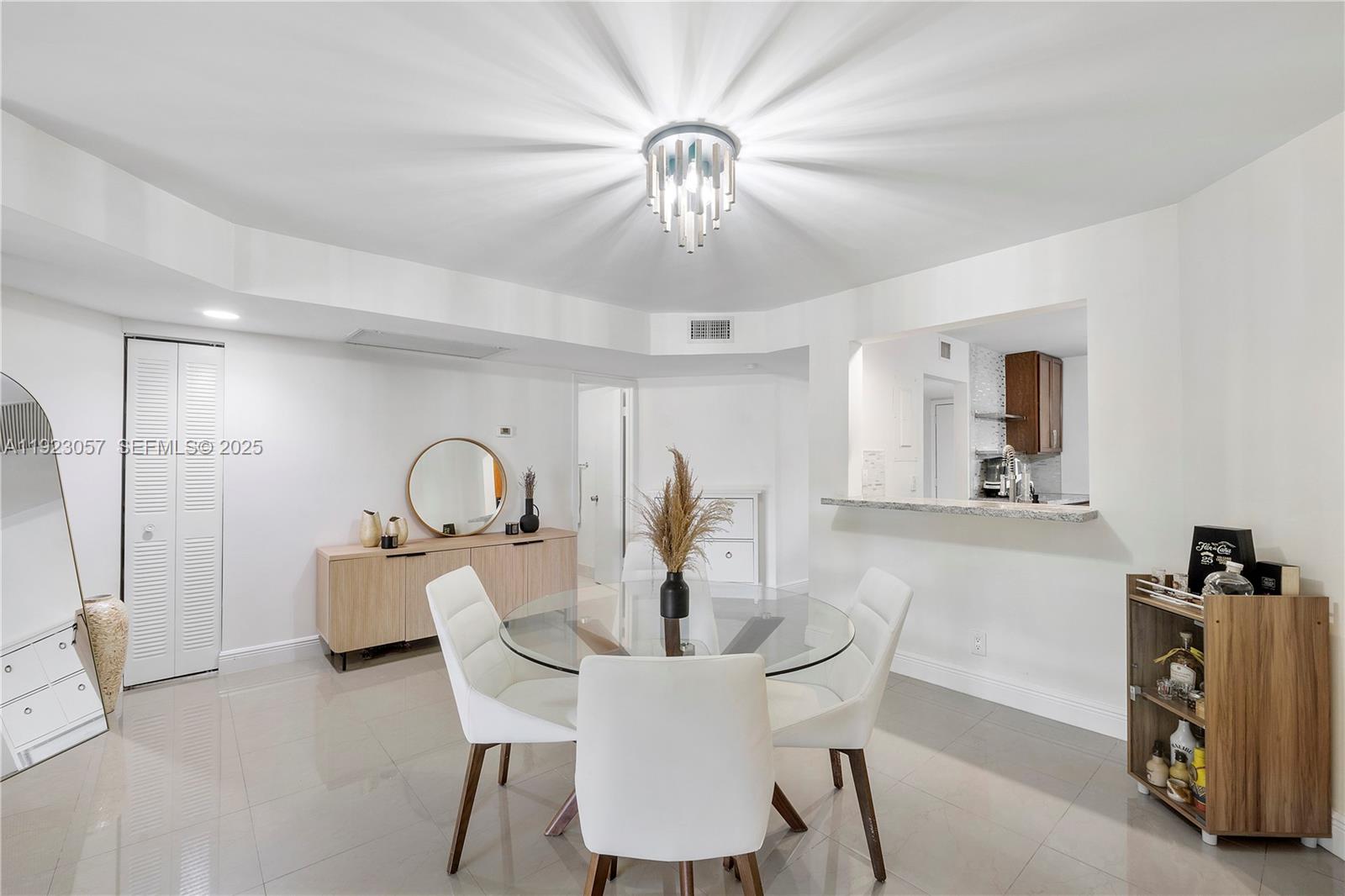 HAMMOCKS-LAKE FOREST COND - Residential