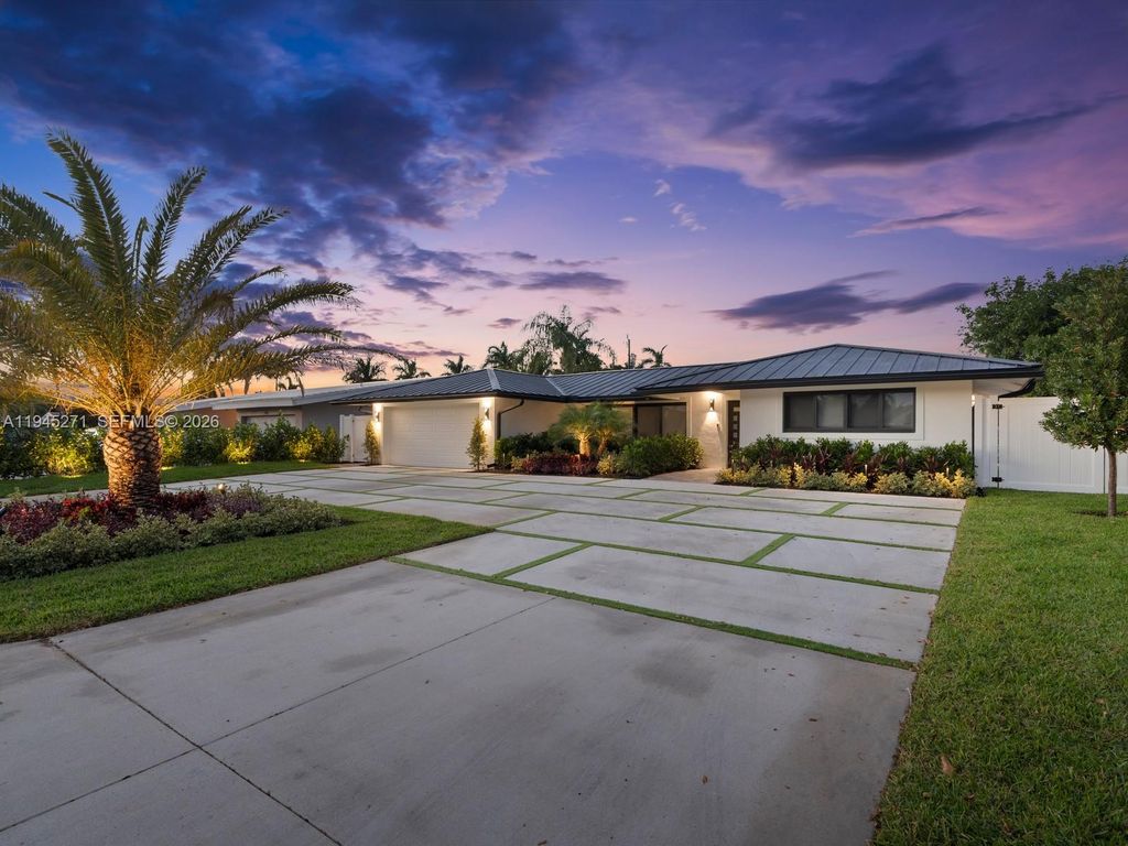 Photo of 511 SE 14th St #1, Pompano Beach, FL 33060 (MLS # A11945271)