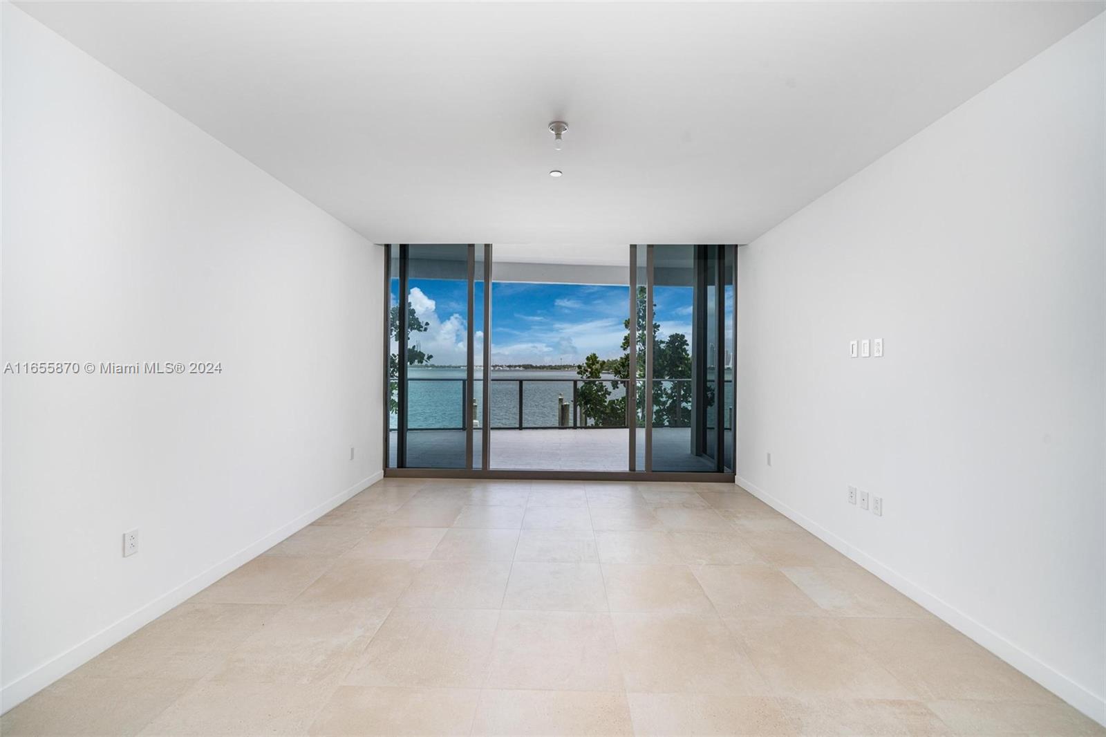 1135 103 St 202
