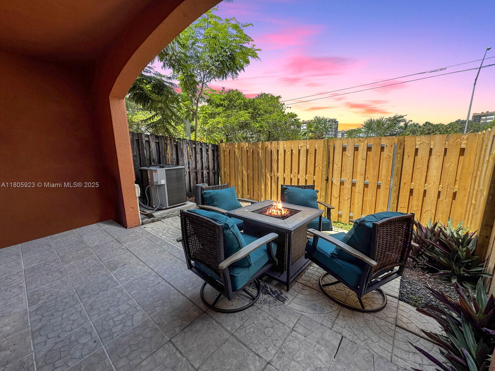 MONTE CARLO TOWNHOMES - Residential