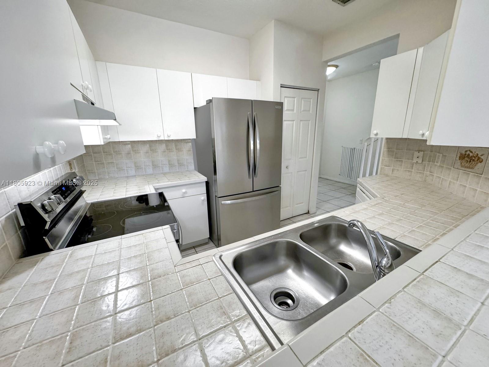 MONTE CARLO TOWNHOMES - Residential