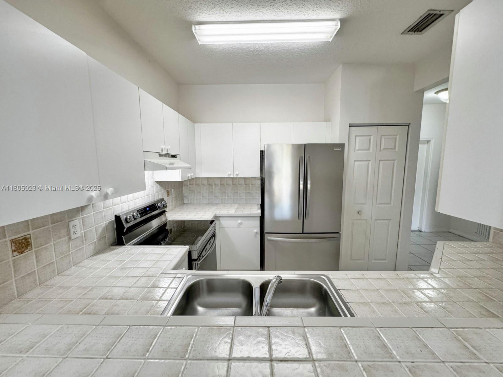 MONTE CARLO TOWNHOMES - Residential
