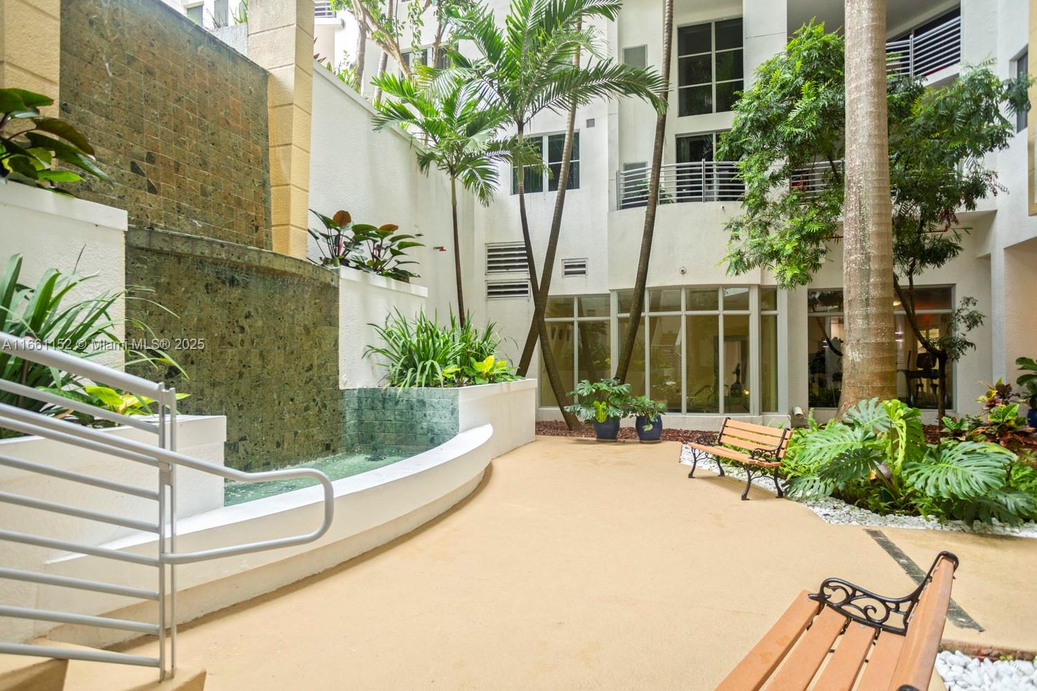 RADIUS CONDO - Residential