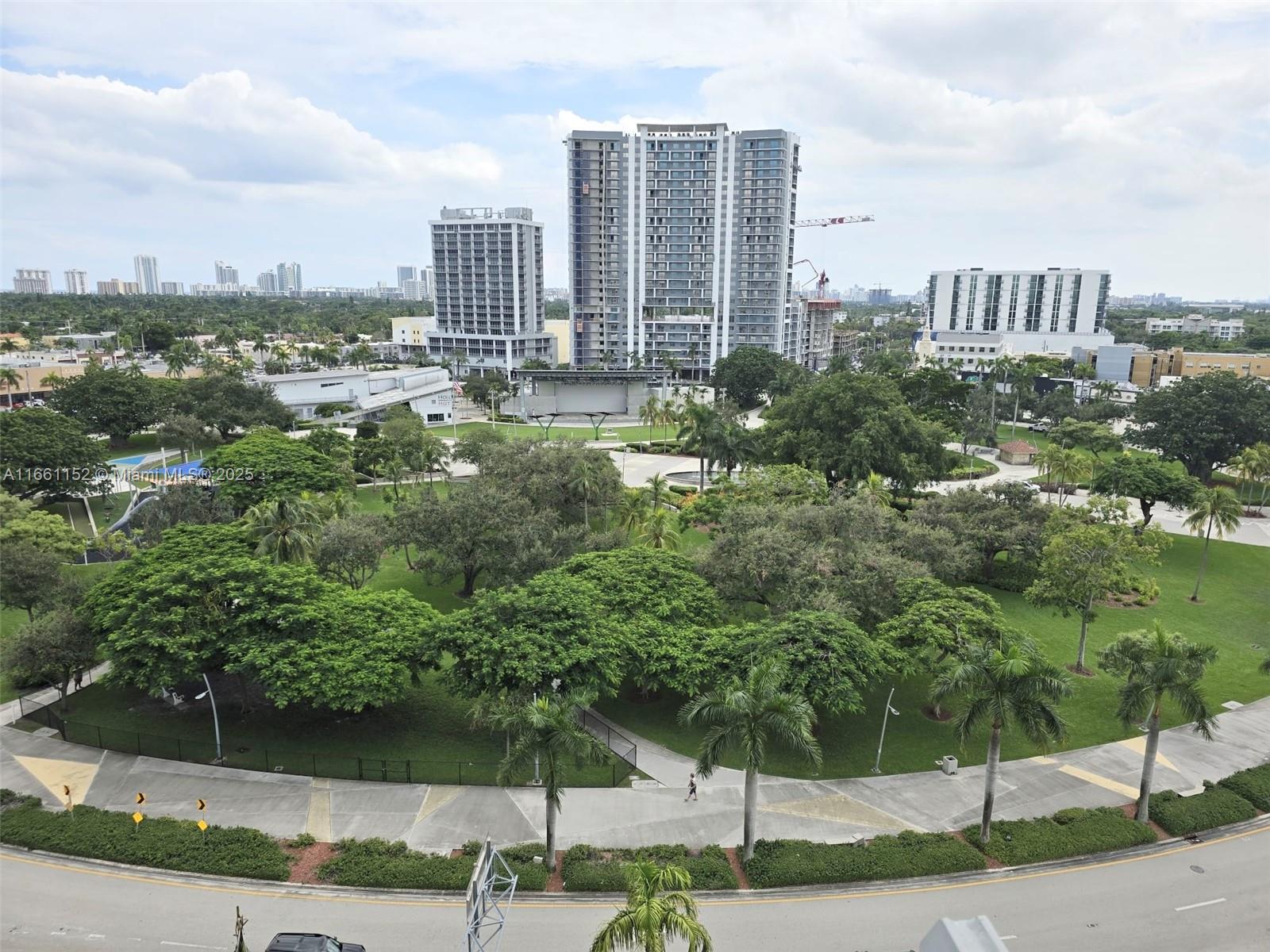 RADIUS CONDO - Residential