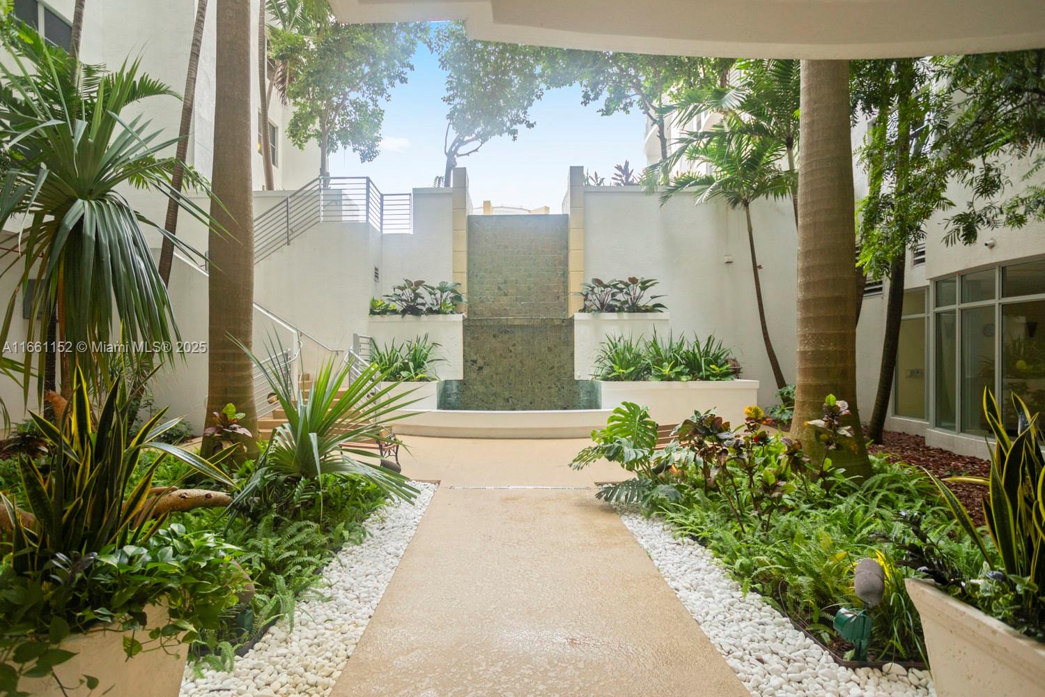 RADIUS CONDO - Residential