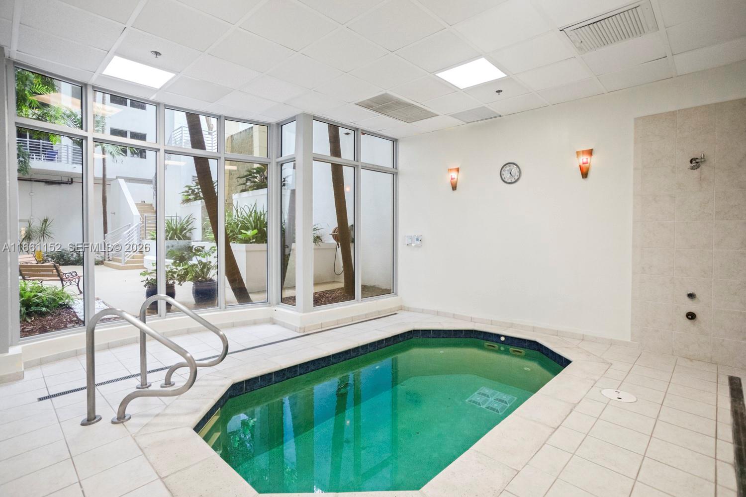 RADIUS CONDO - Residential