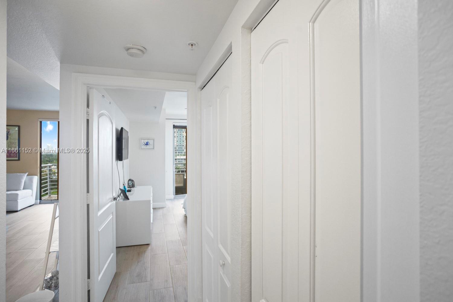 RADIUS CONDO - Residential