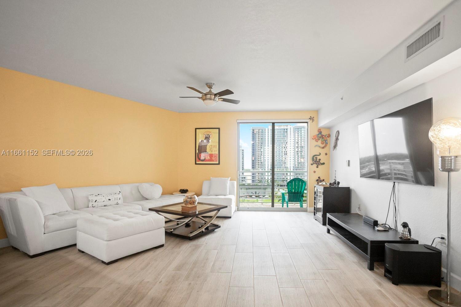 RADIUS CONDO - Residential