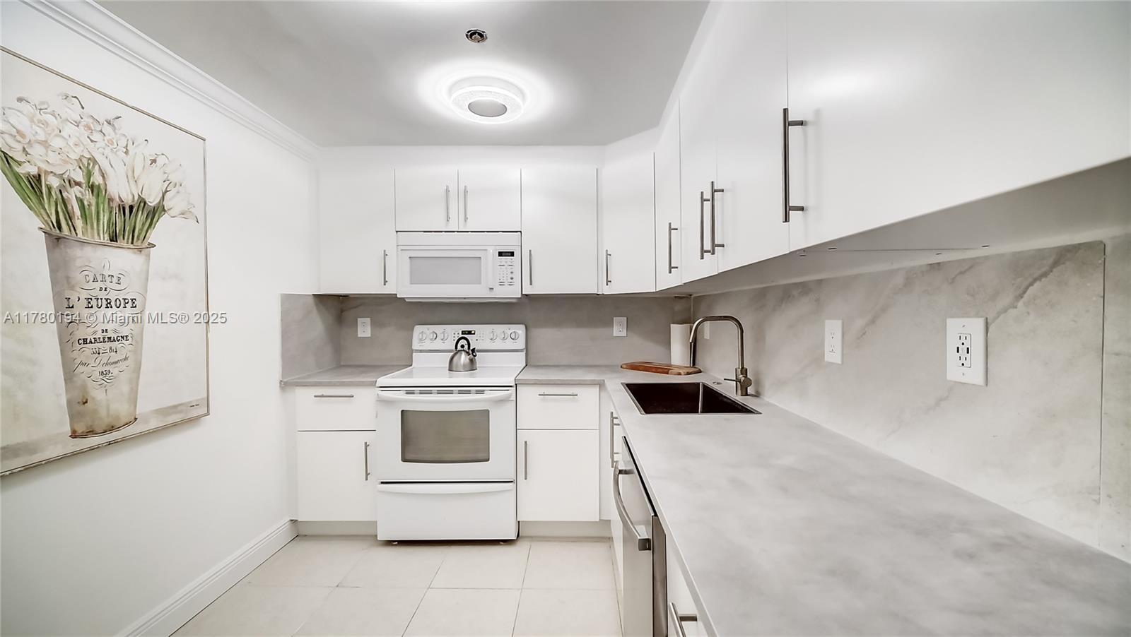 THE RIVIERA CONDO - Residential Lease