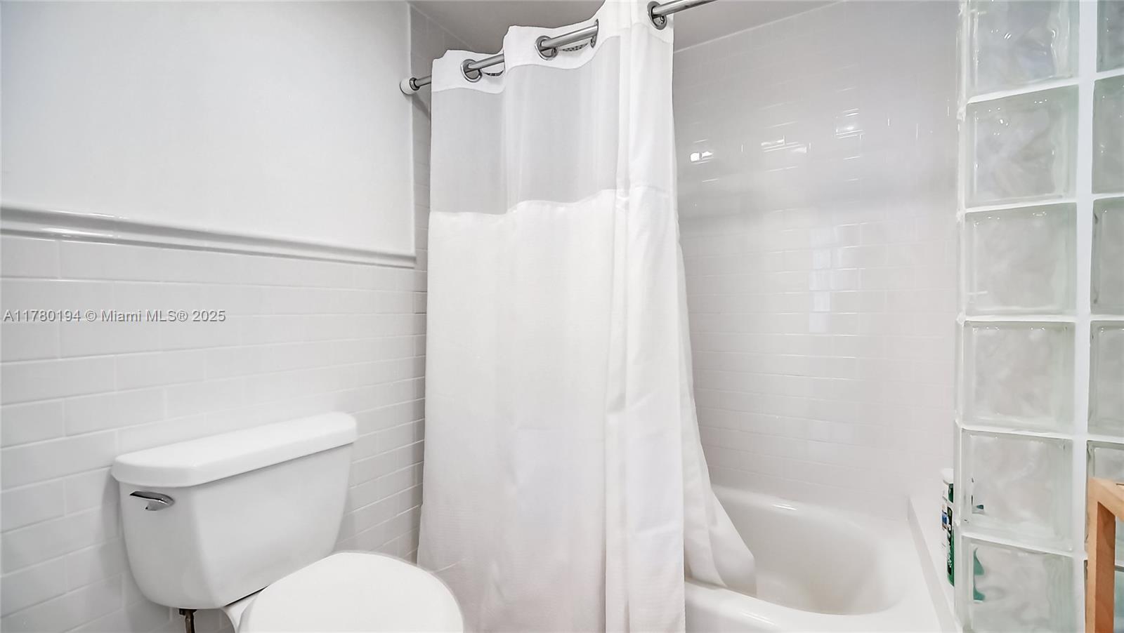 THE RIVIERA CONDO - Residential Lease