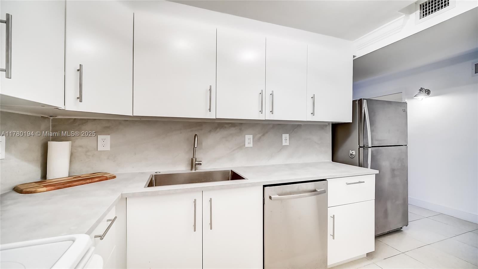 THE RIVIERA CONDO - Residential Lease