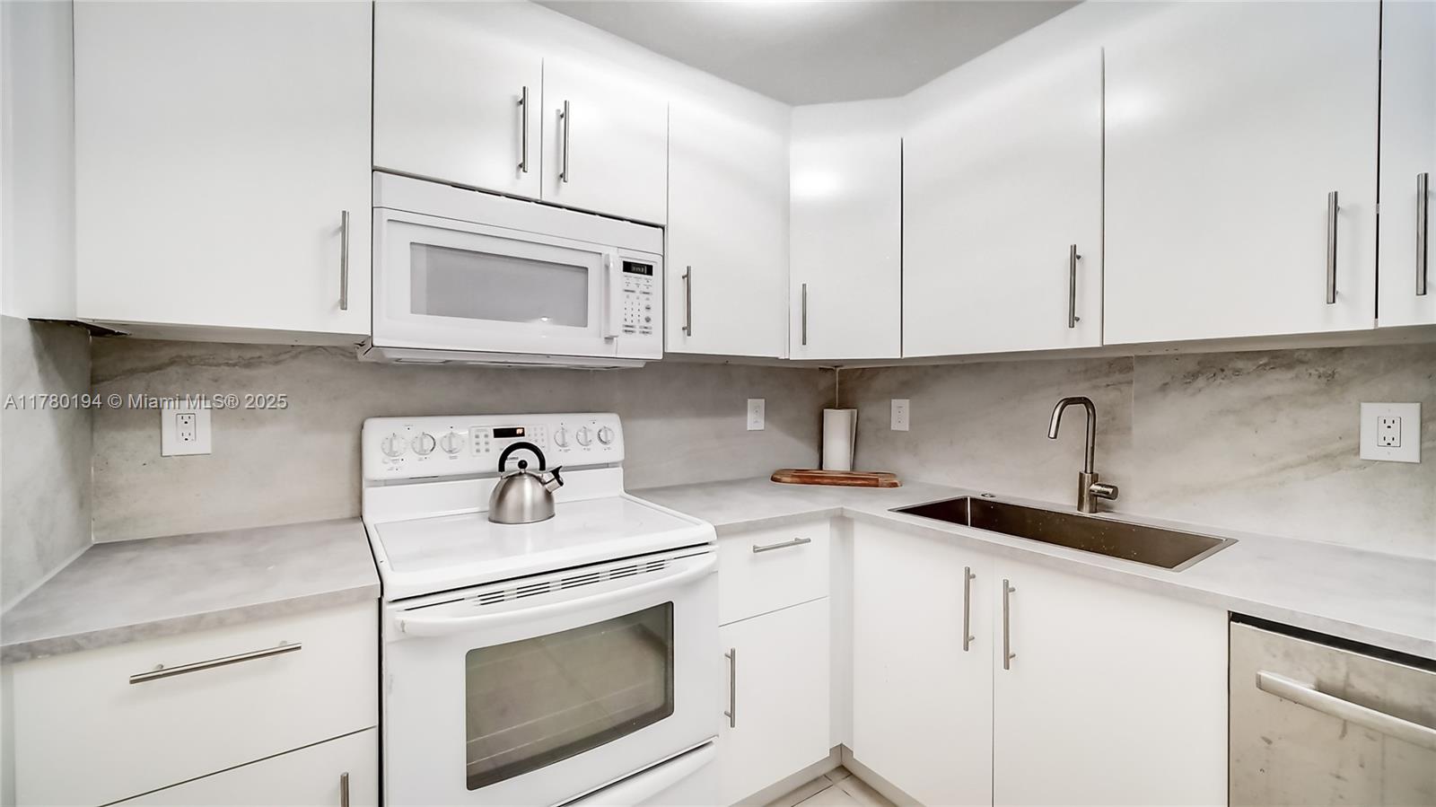 THE RIVIERA CONDO - Residential Lease