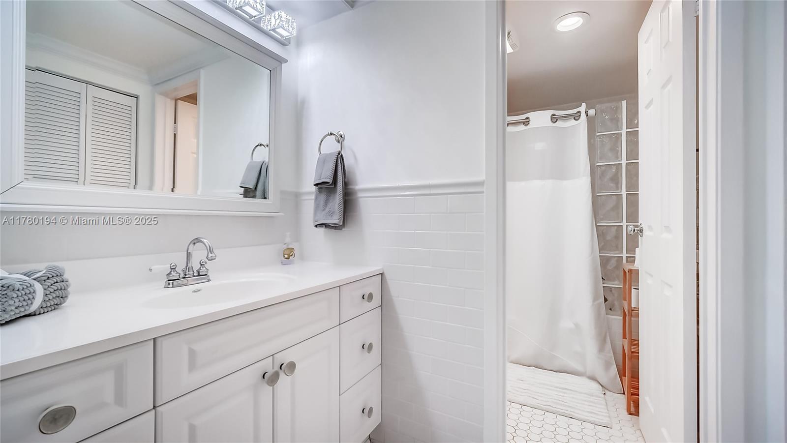 THE RIVIERA CONDO - Residential Lease