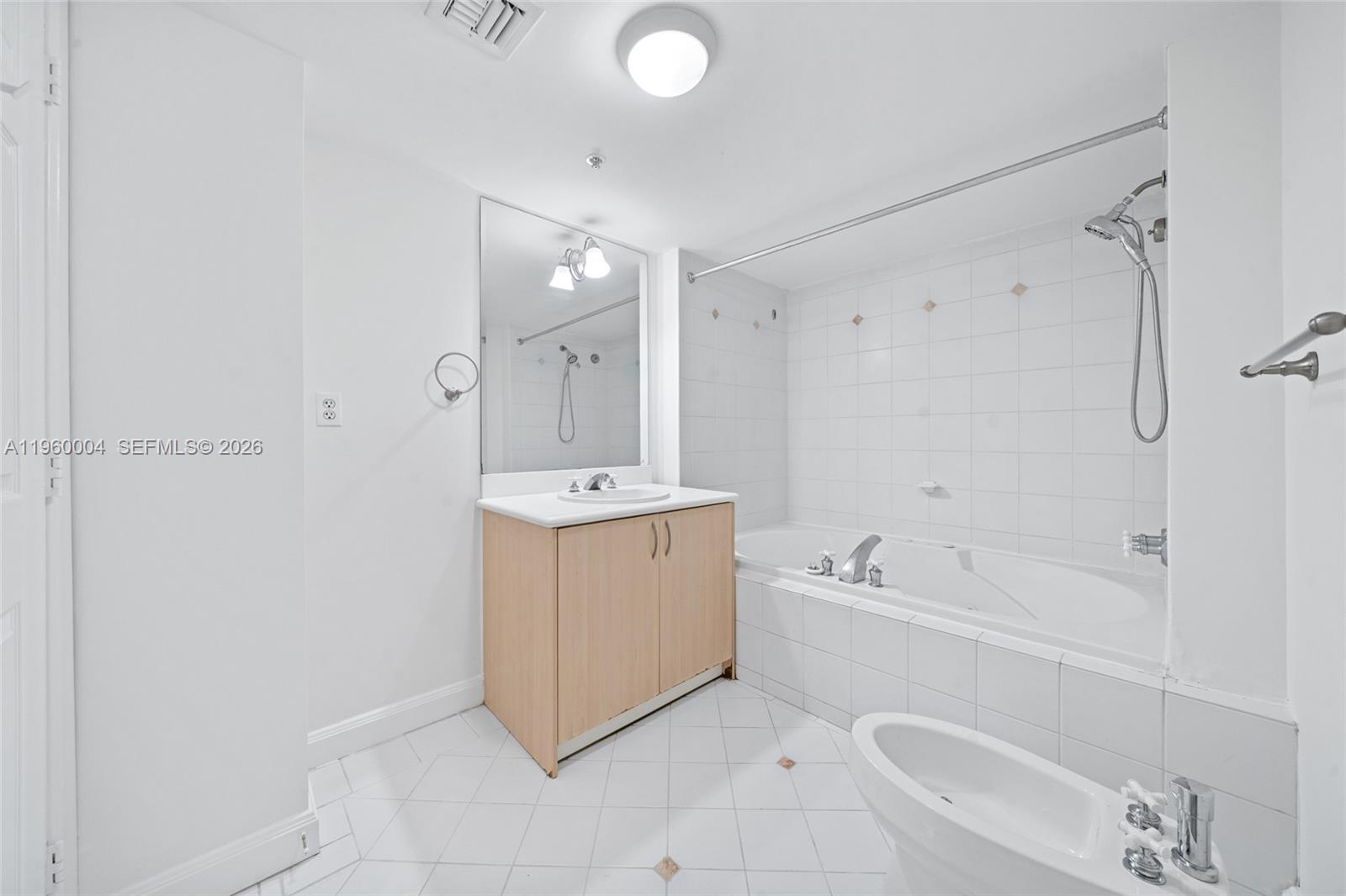 THE MUTINY CONDO - Residential