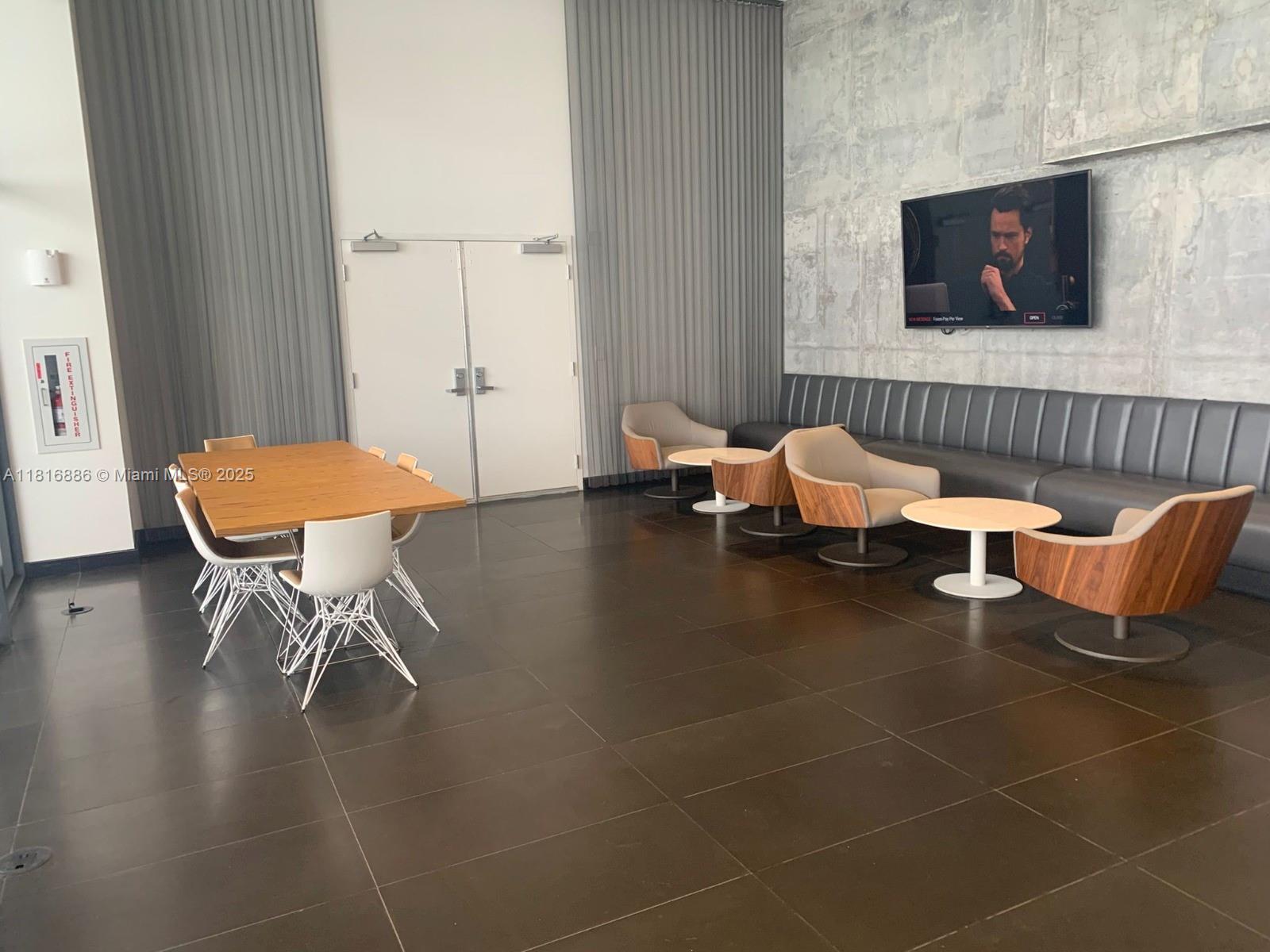 CANVAS CONDO - Residential