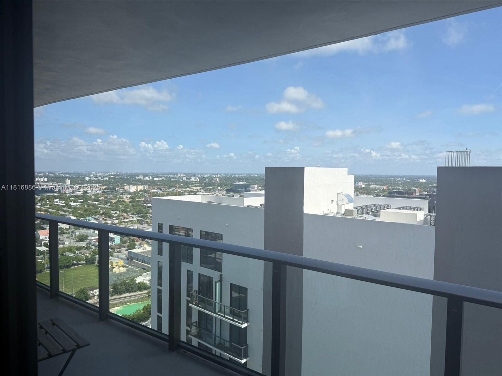 CANVAS CONDO - Residential