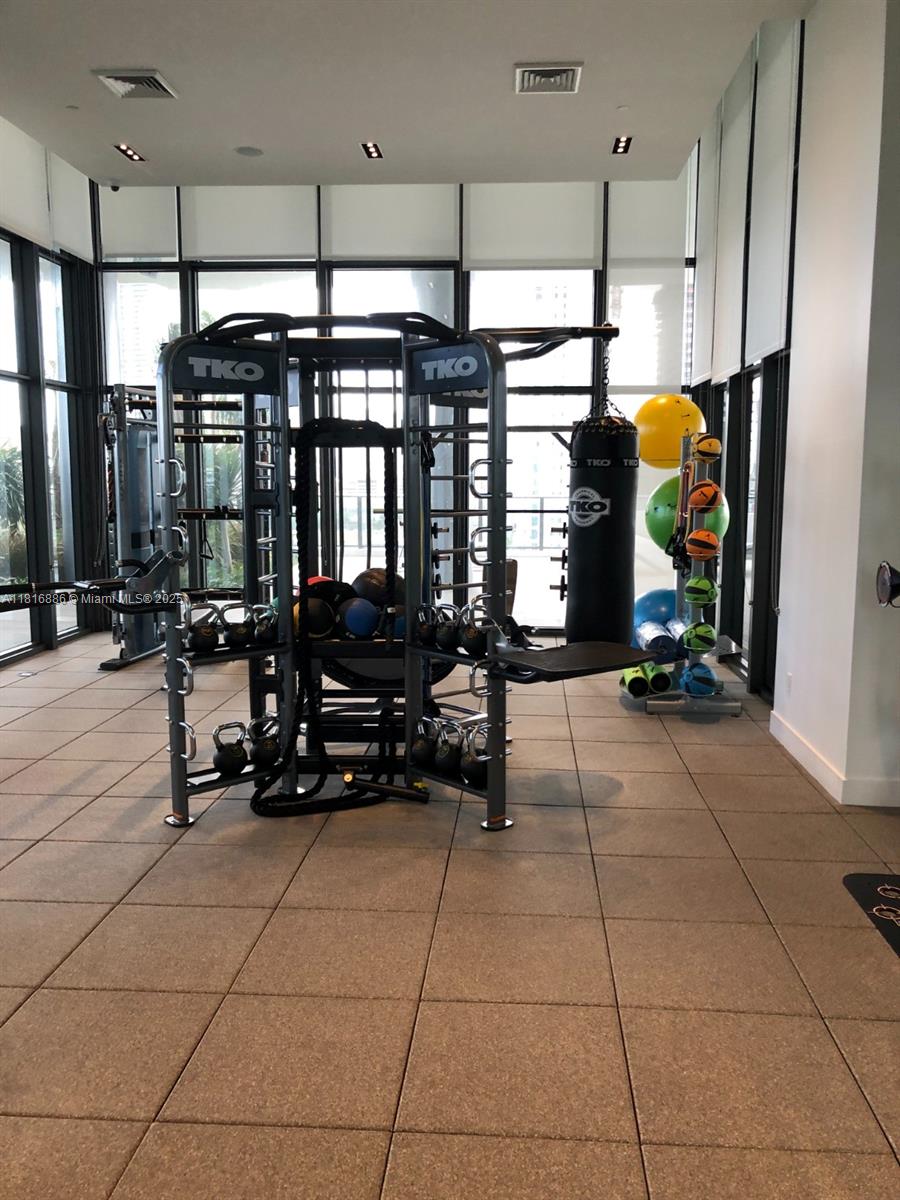 CANVAS CONDO - Residential