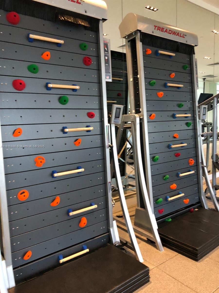 CANVAS CONDO - Residential