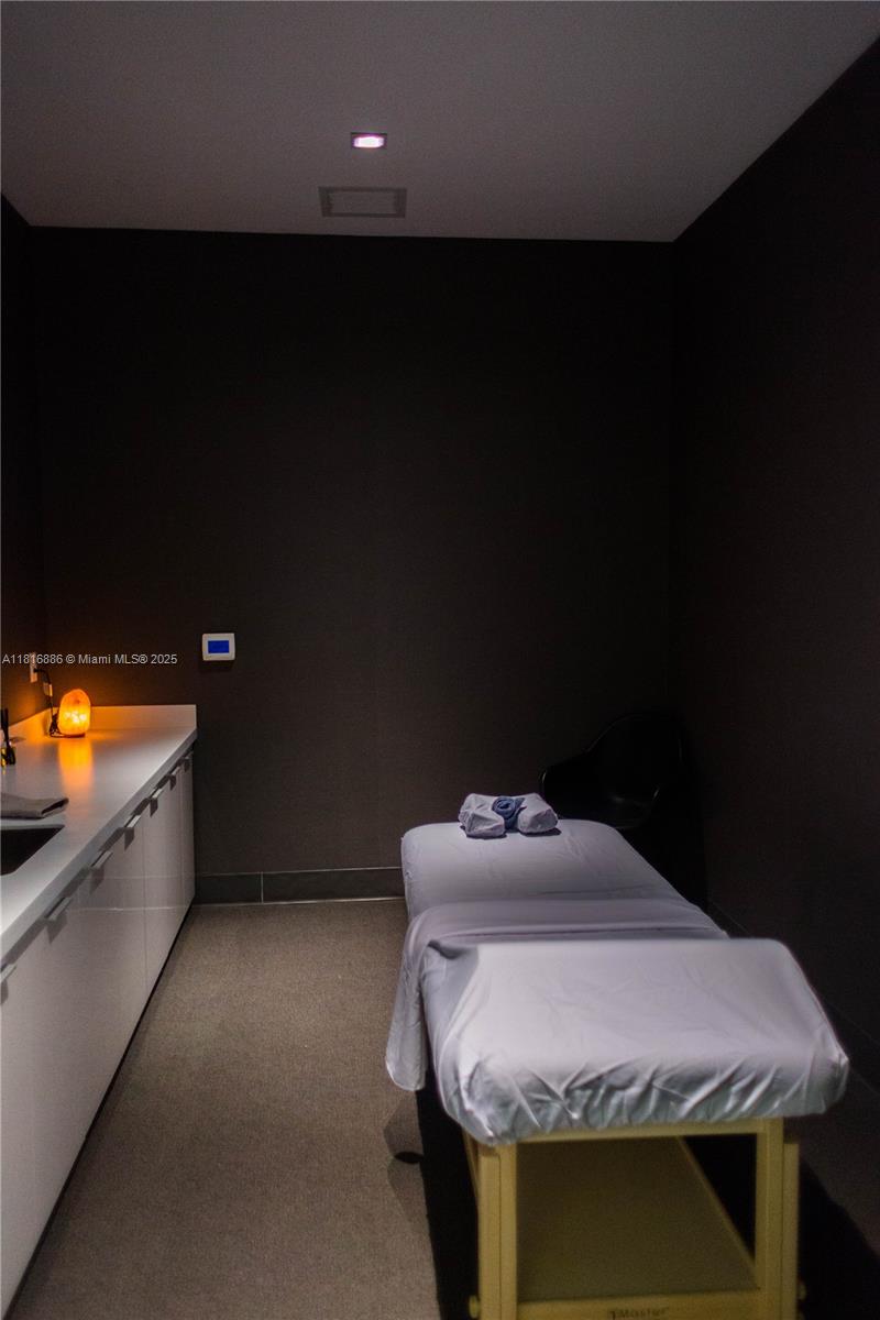 CANVAS CONDO - Residential