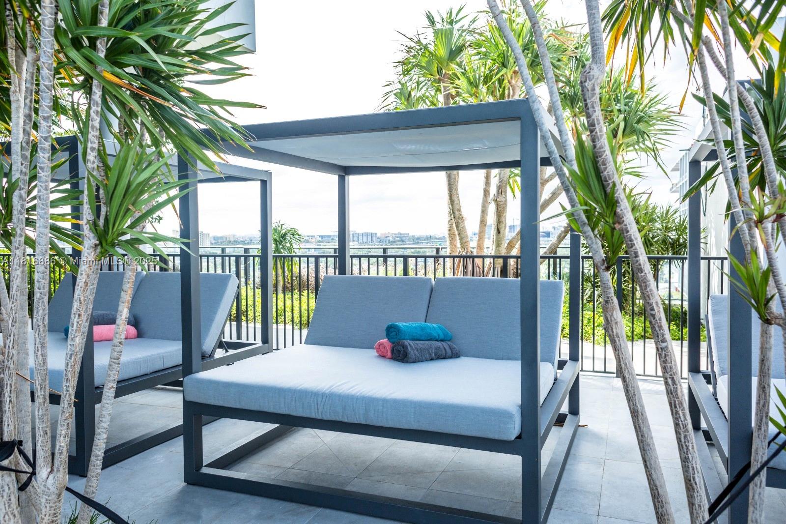 CANVAS CONDO - Residential