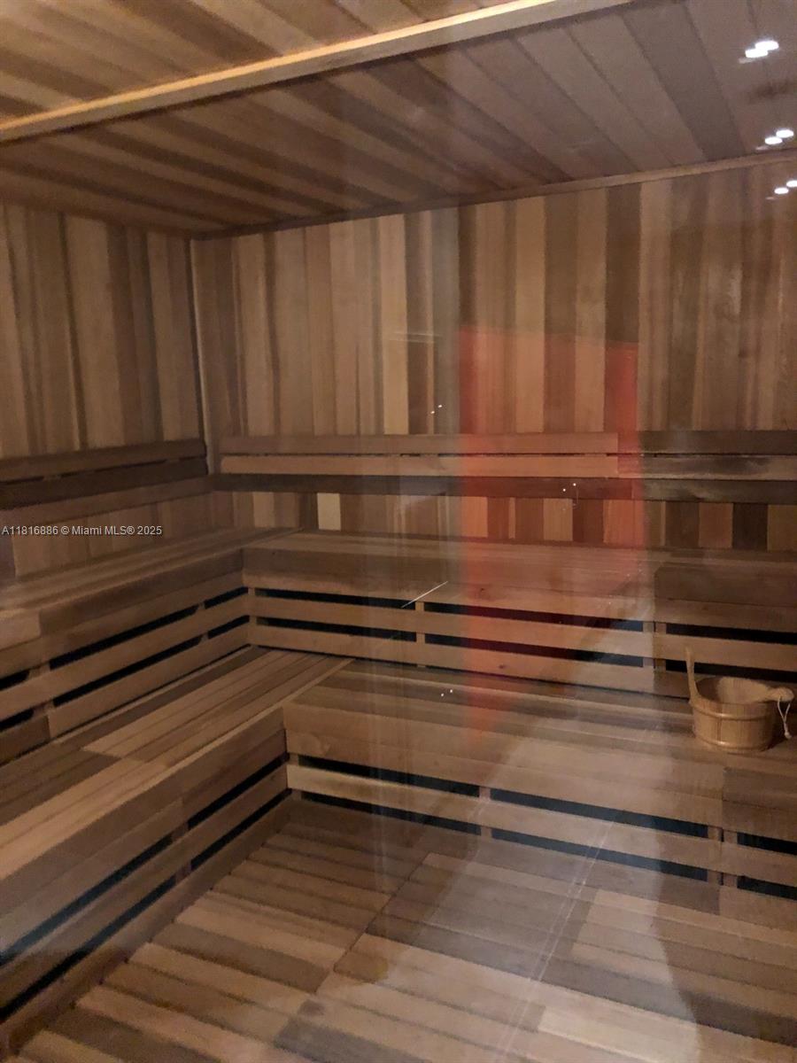 CANVAS CONDO - Residential