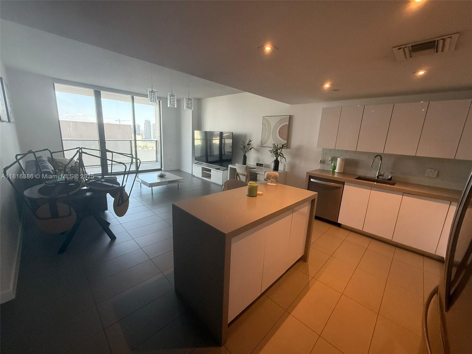 CANVAS CONDO - Residential