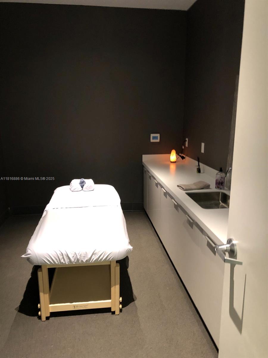 CANVAS CONDO - Residential