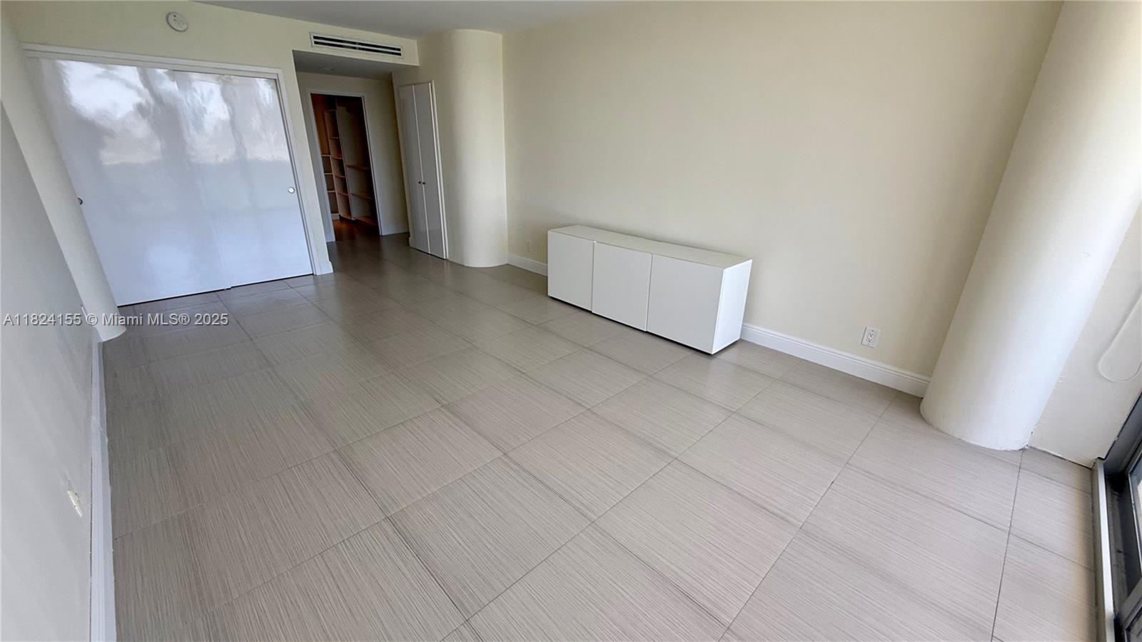 KING COLE CONDO - Residential