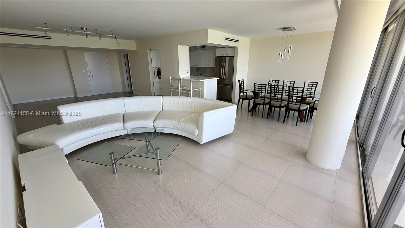 KING COLE CONDO - Residential