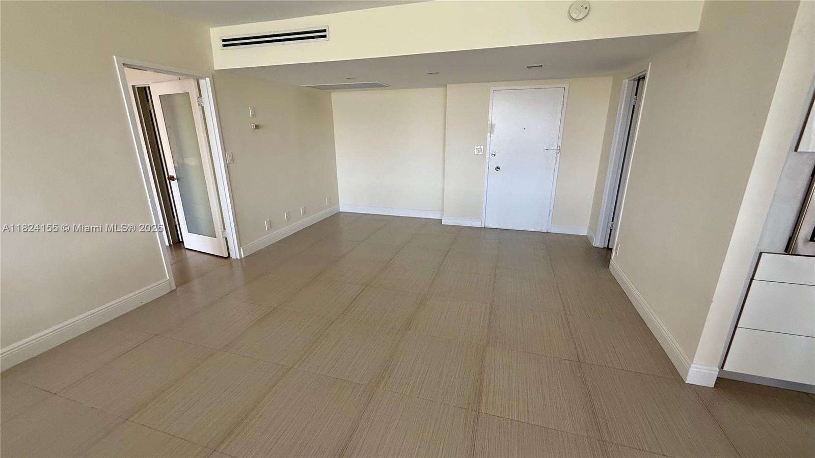 KING COLE CONDO - Residential