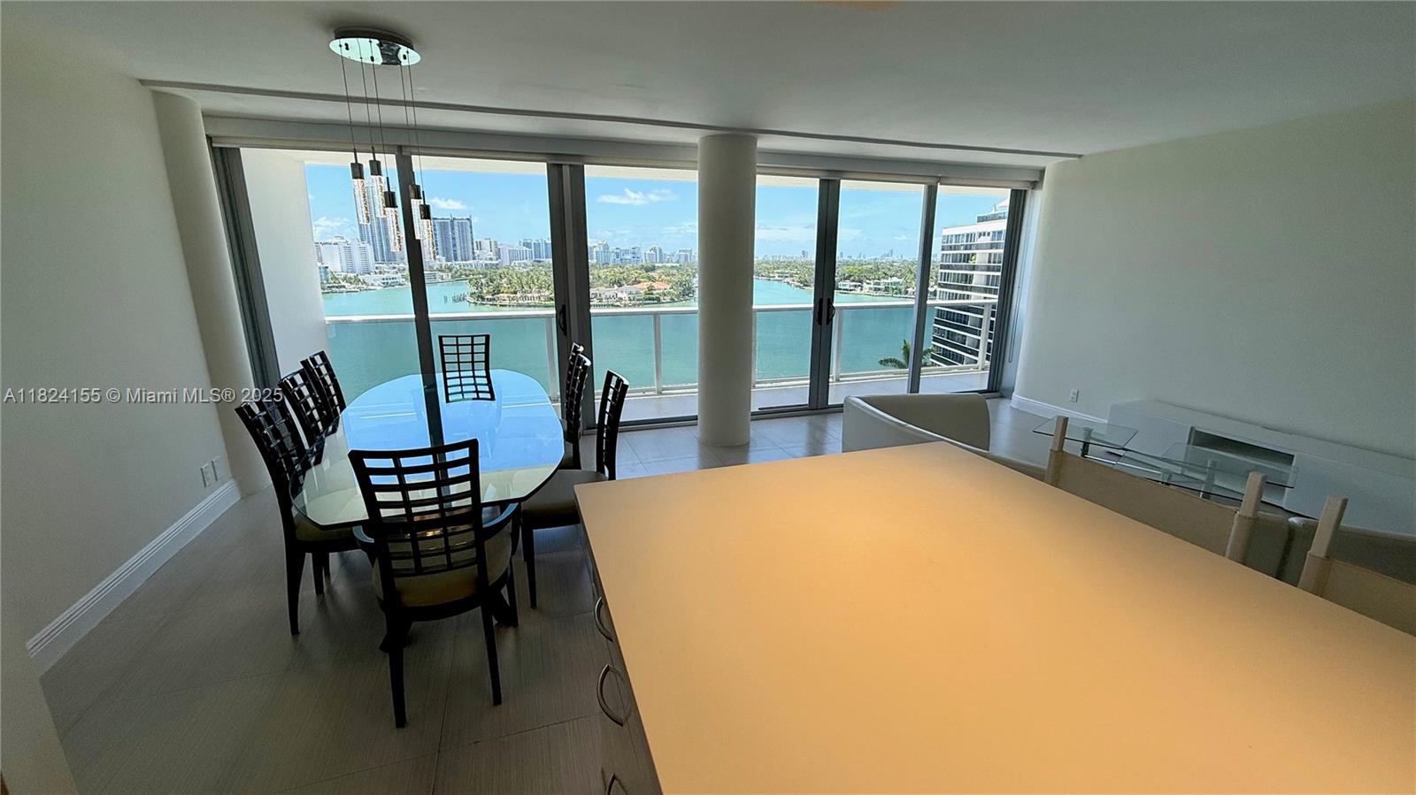 KING COLE CONDO - Residential